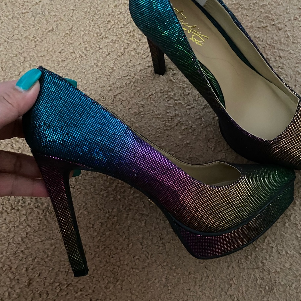 6.5 Thalia Sodi pumps ! Worn once doesn't come with a box